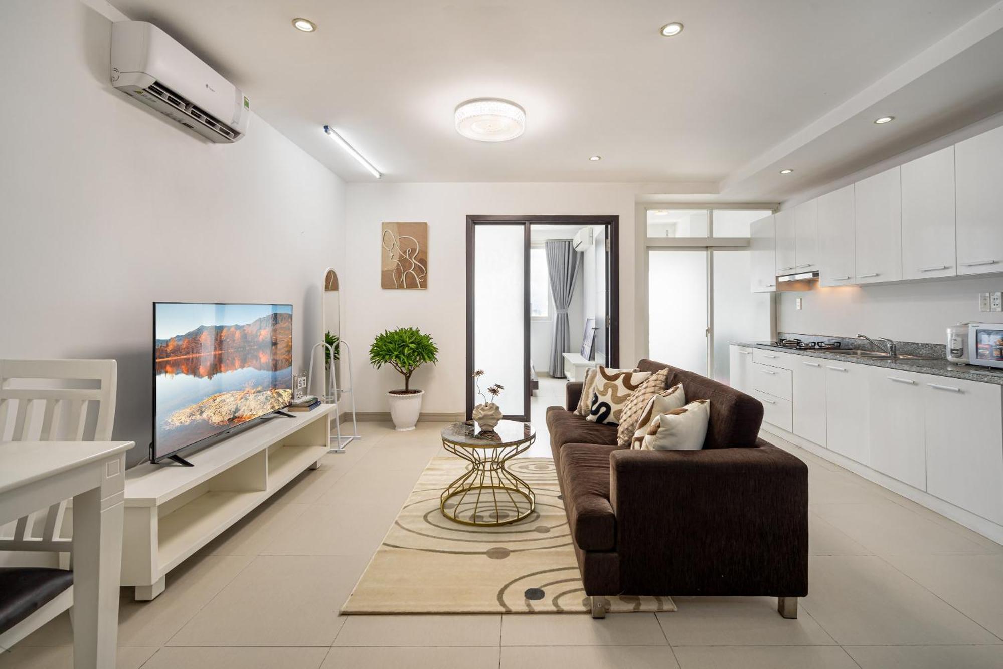 Otis Apartment - Balcony View - Steps From Bui Vien - International Plaza Building - District 1 Căn hộ *