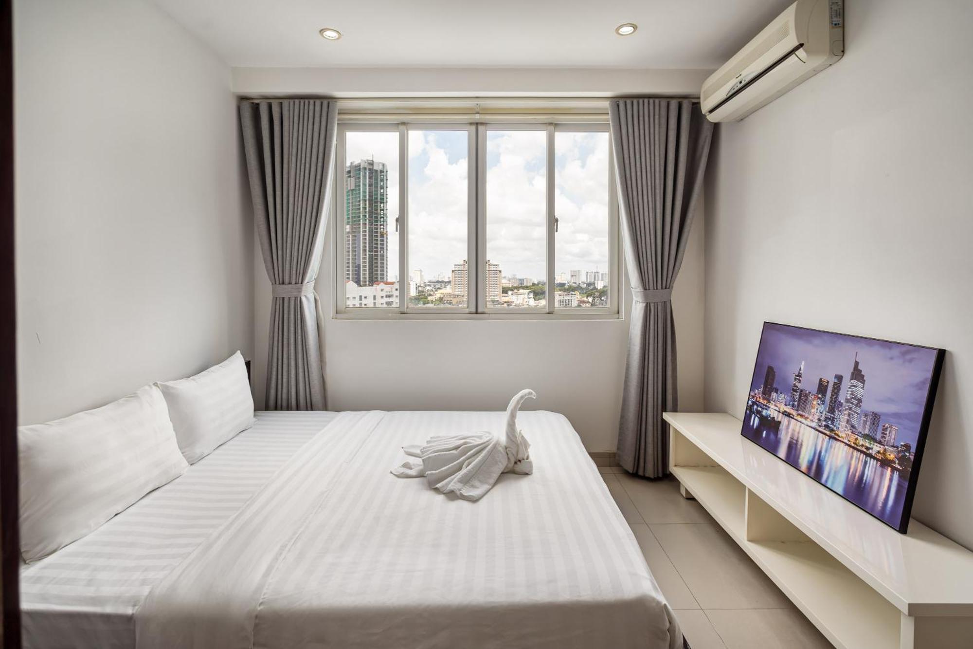 Otis Apartment - Balcony View - Steps From Bui Vien - International Plaza Building - District 1 * TP. Hồ Chí Minh