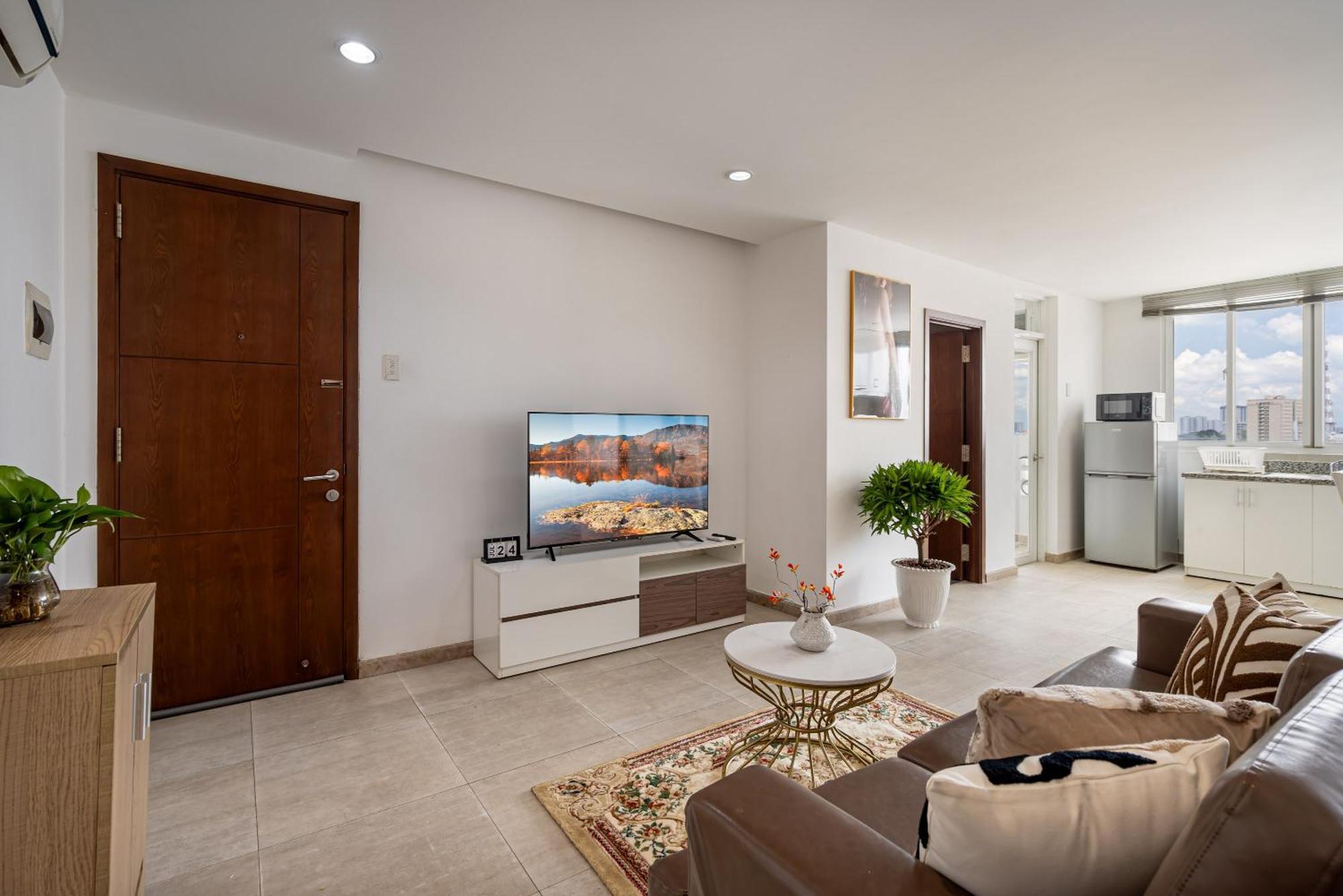 Otis Apartment - Balcony View - Steps From Bui Vien - International Plaza Building - District 1 Căn hộ TP. Hồ Chí Minh