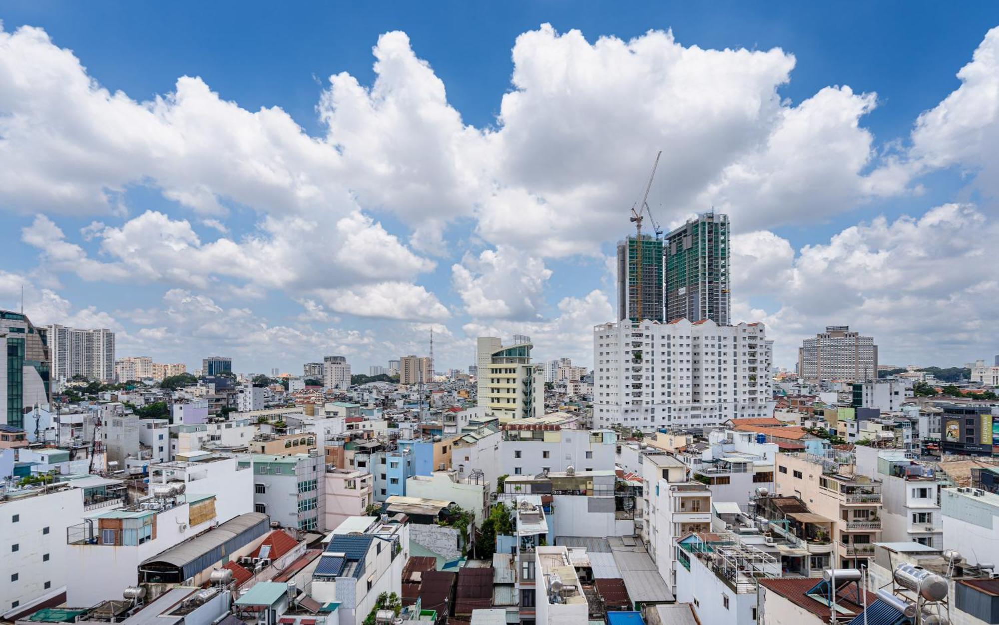Otis Apartment - Balcony View - Steps From Bui Vien - International Plaza Building - District 1