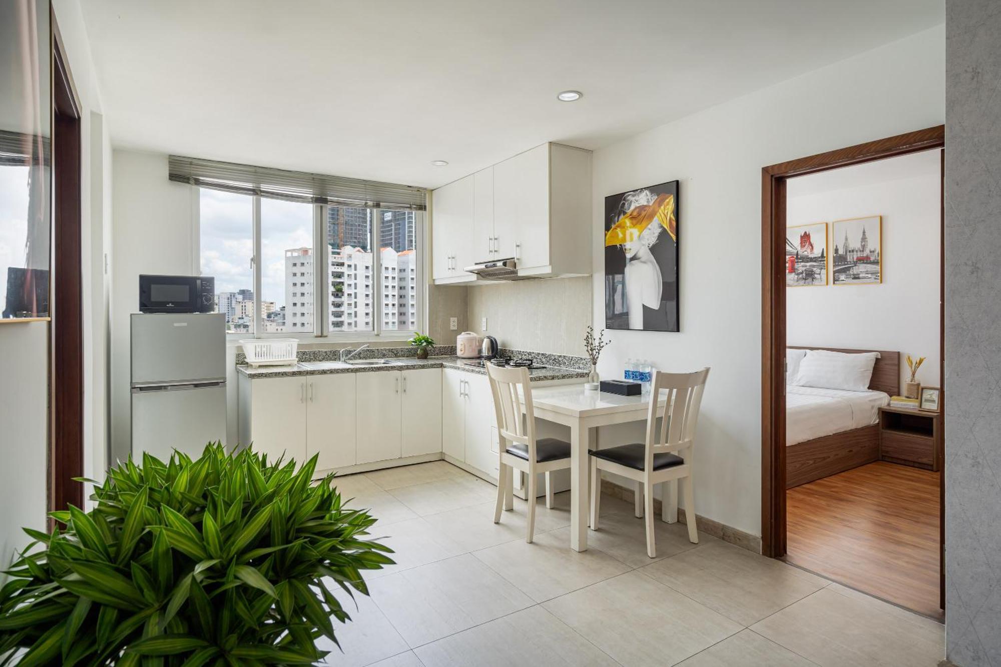 Otis Apartment - Balcony View - Steps From Bui Vien - International Plaza Building - District 1 Căn hộ *