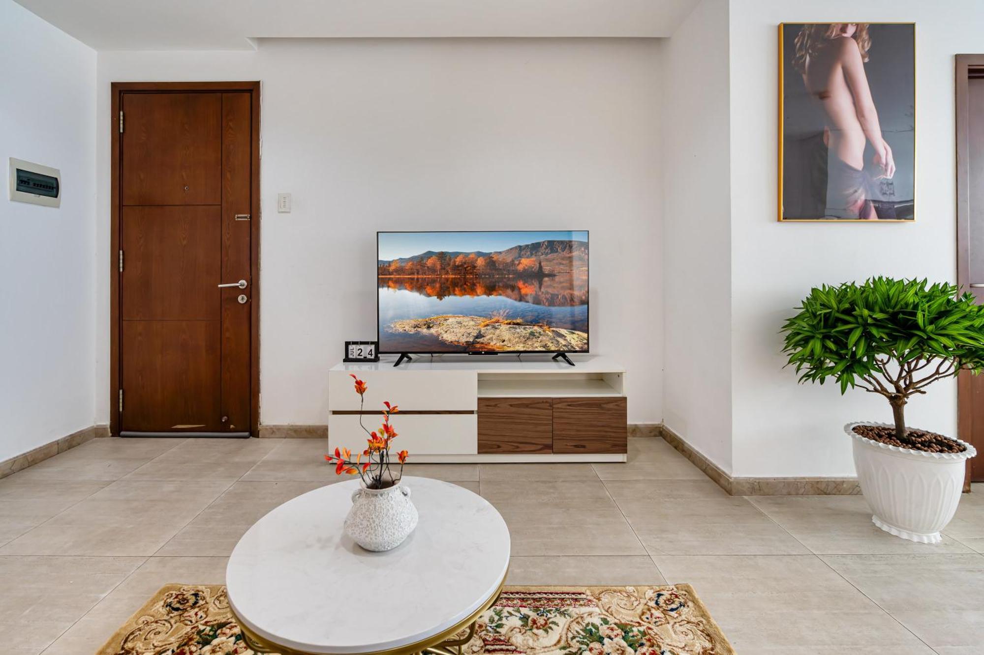 Otis Apartment - Balcony View - Steps From Bui Vien - International Plaza Building - District 1 Căn hộ *