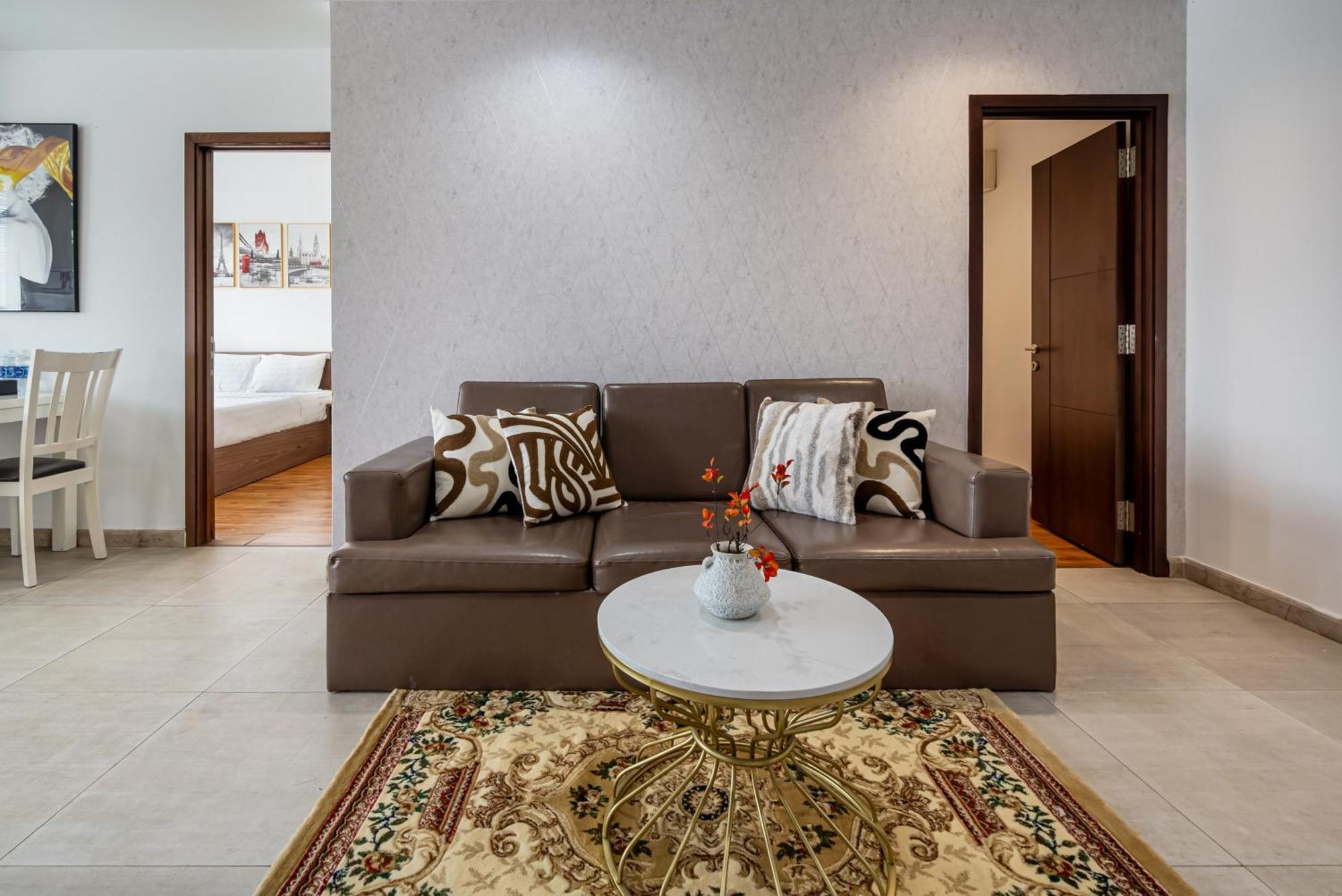 Otis Apartment - Balcony View - Steps From Bui Vien - International Plaza Building - District 1