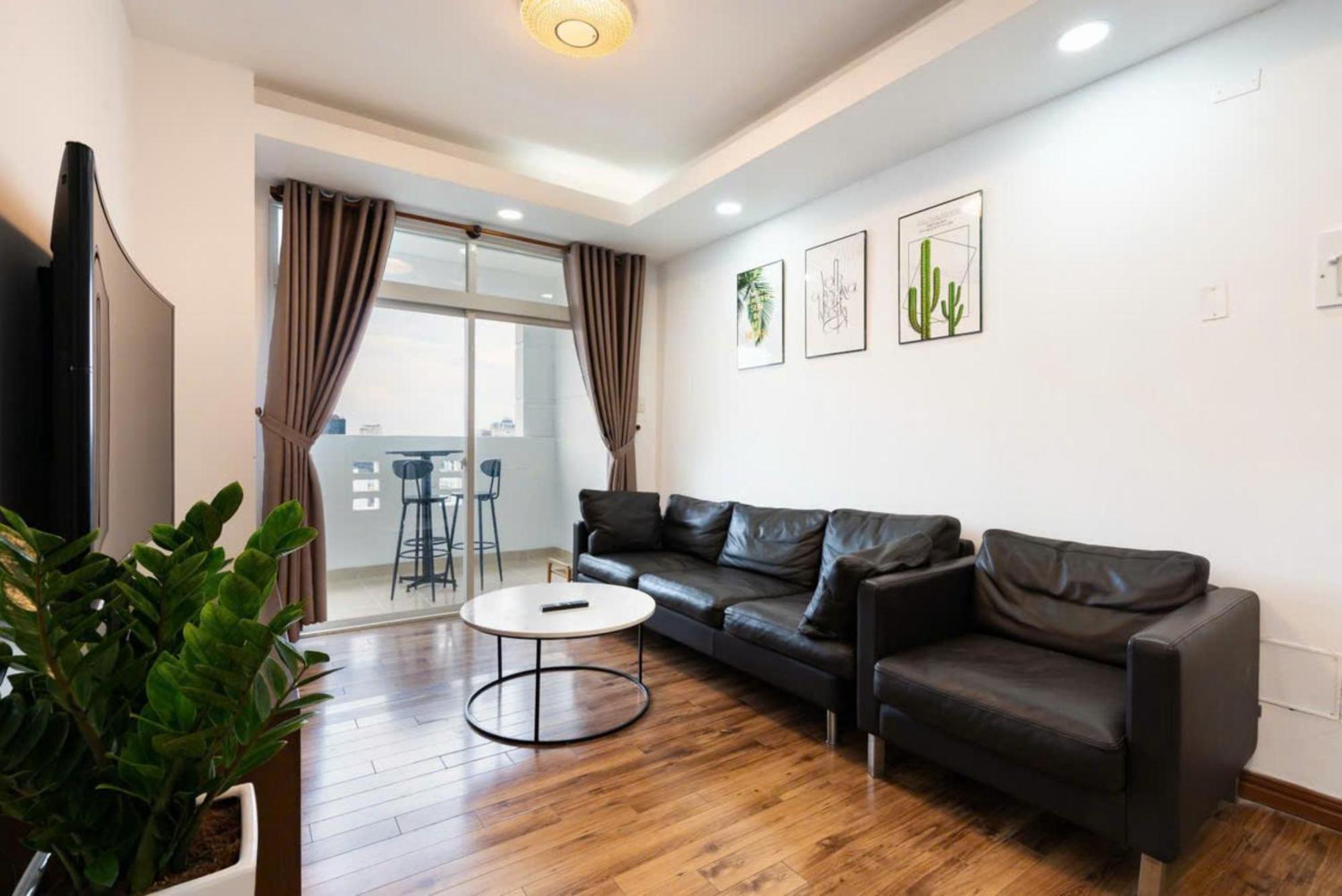 Otis Apartment - Balcony View - Steps From Bui Vien - International Plaza Building - District 1