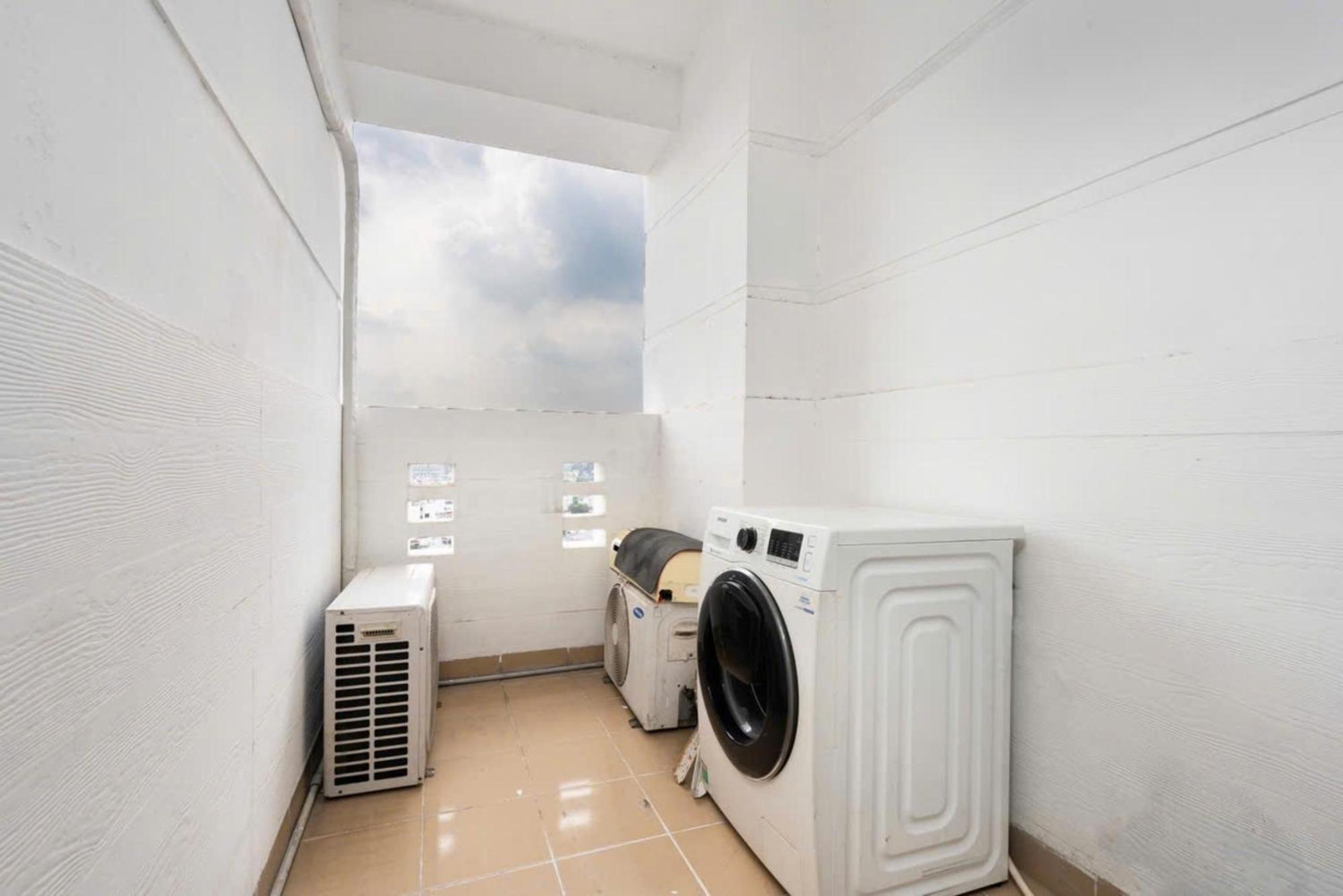 Căn hộ Otis Apartment - Balcony View - Steps From Bui Vien - International Plaza Building - District 1 *