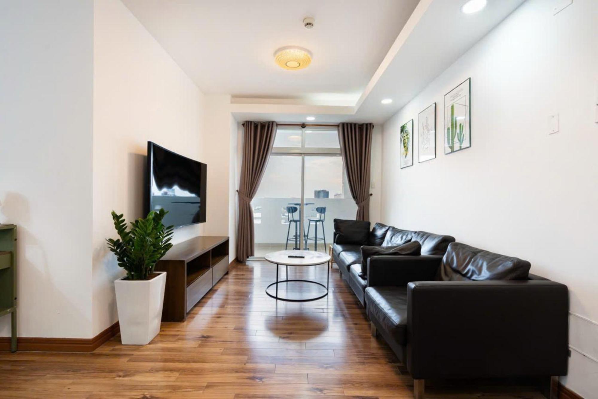 Otis Apartment - Balcony View - Steps From Bui Vien - International Plaza Building - District 1