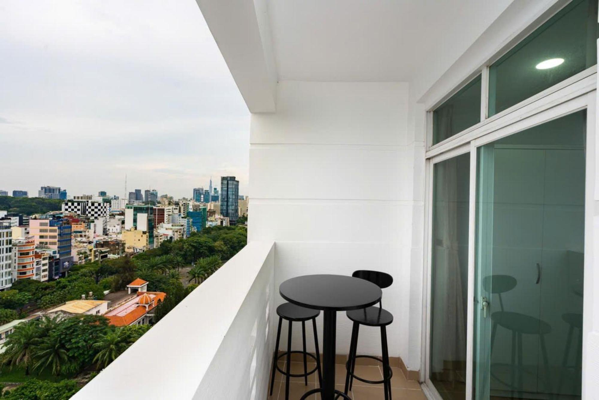 Căn hộ Otis Apartment - Balcony View - Steps From Bui Vien - International Plaza Building - District 1
