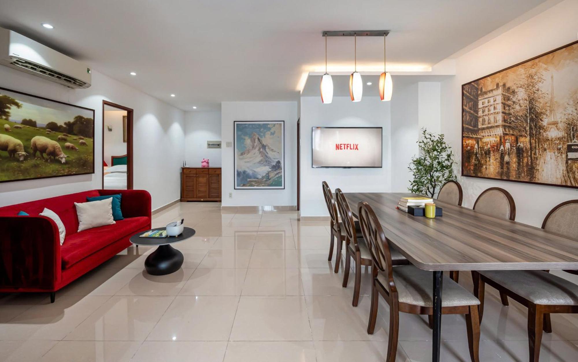Otis Apartment - Balcony View - Steps From Bui Vien - International Plaza Building - District 1 *