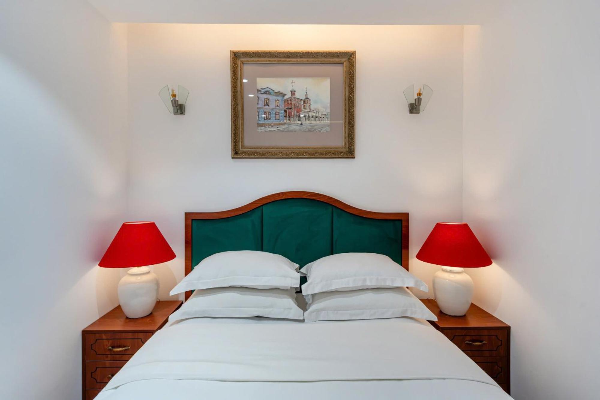Otis Apartment - Balcony View - Steps From Bui Vien - International Plaza Building - District 1 * TP. Hồ Chí Minh