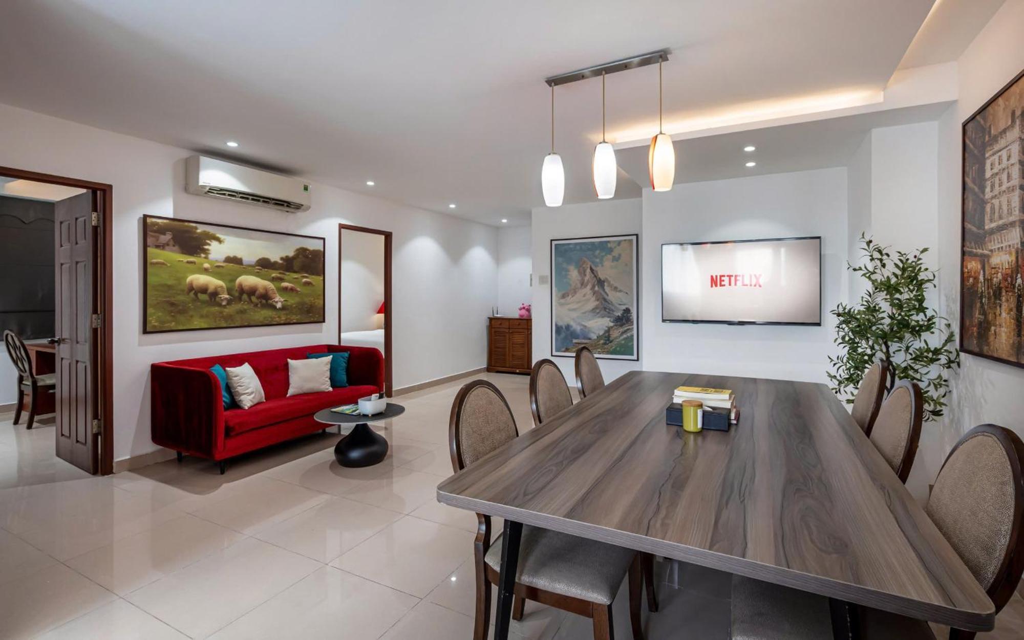 Otis Apartment - Balcony View - Steps From Bui Vien - International Plaza Building - District 1