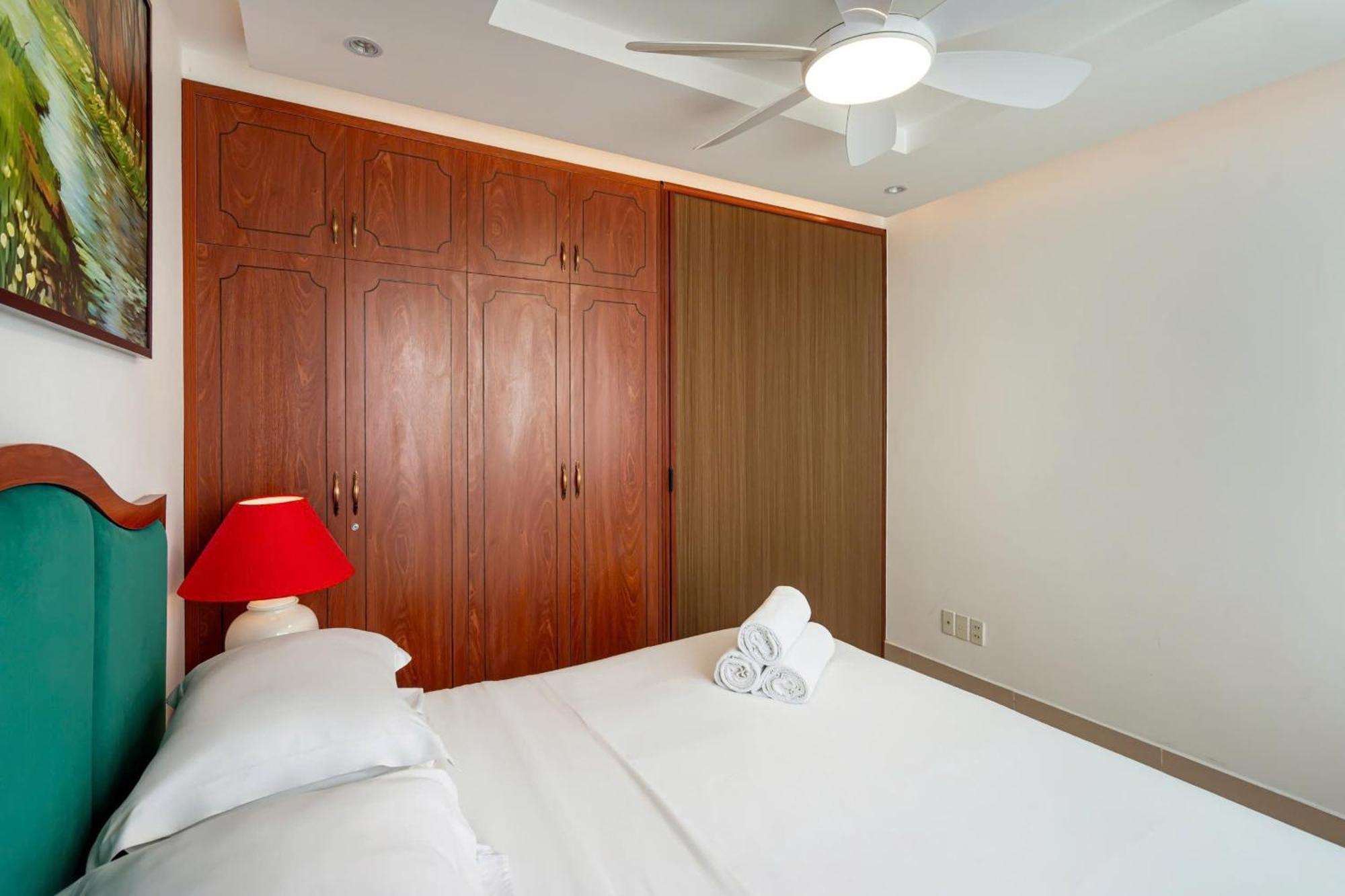 Otis Apartment - Balcony View - Steps From Bui Vien - International Plaza Building - District 1 Căn hộ *