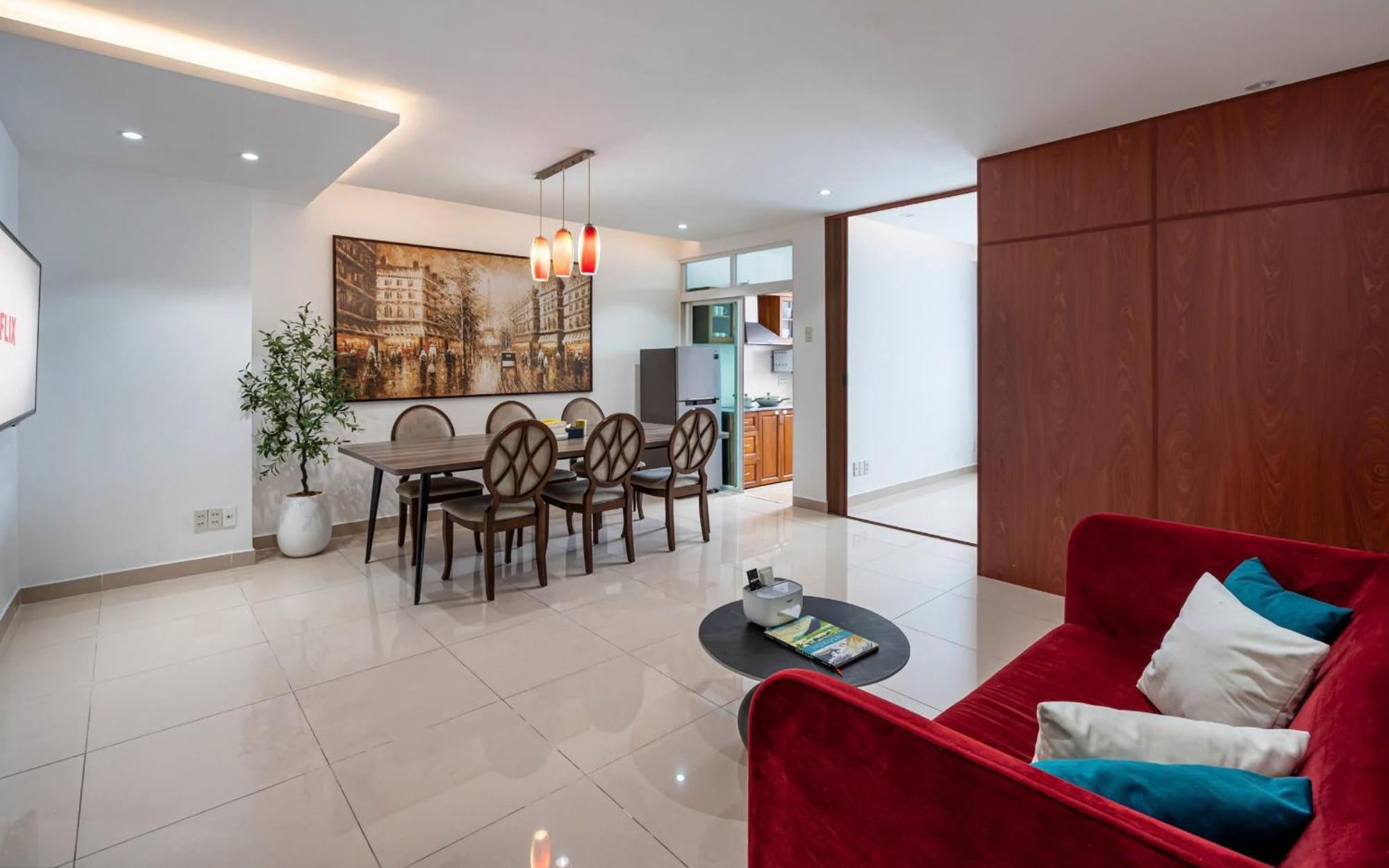 Căn hộ Otis Apartment - Balcony View - Steps From Bui Vien - International Plaza Building - District 1 *