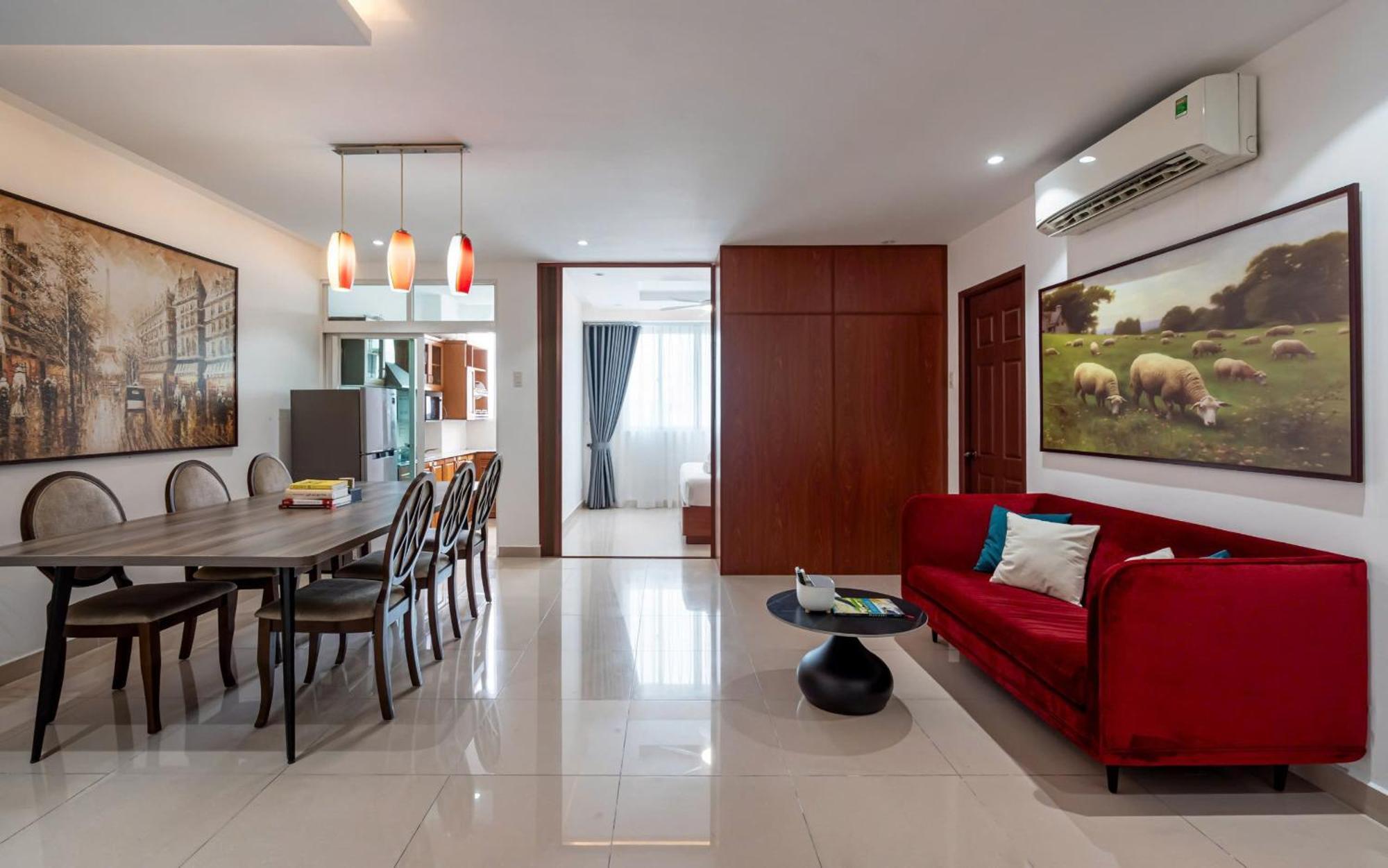 Otis Apartment - Balcony View - Steps From Bui Vien - International Plaza Building - District 1 *