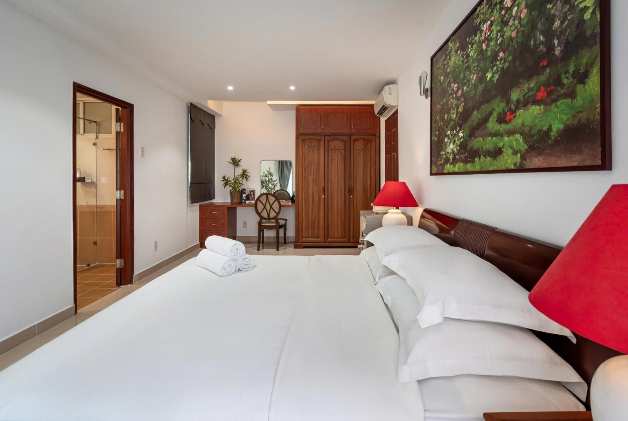 Otis Apartment - Balcony View - Steps From Bui Vien - International Plaza Building - District 1 Căn hộ