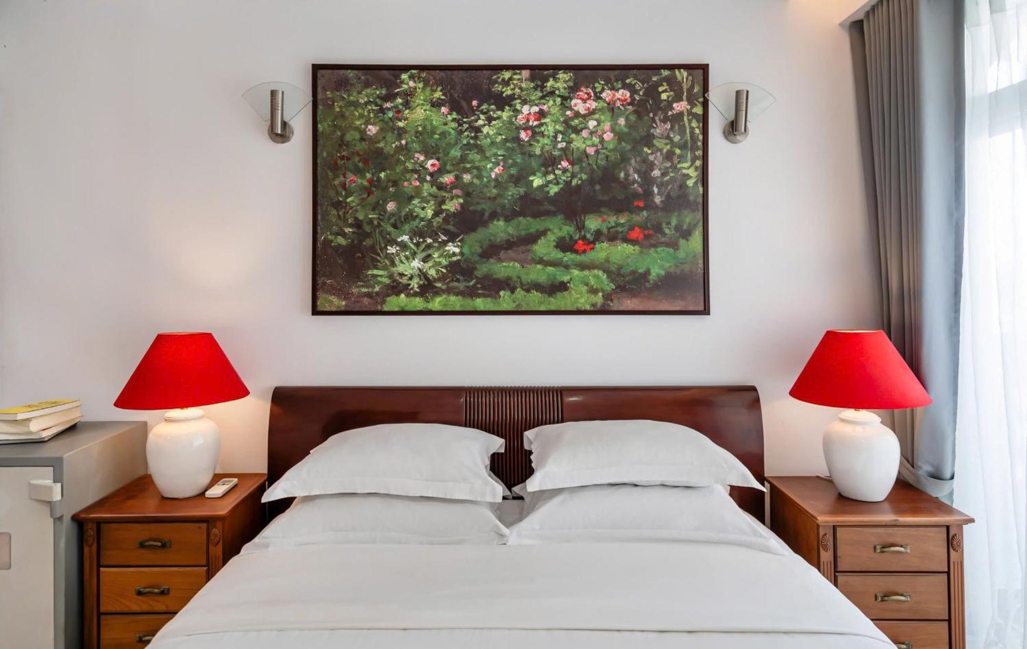 Otis Apartment - Balcony View - Steps From Bui Vien - International Plaza Building - District 1 * TP. Hồ Chí Minh
