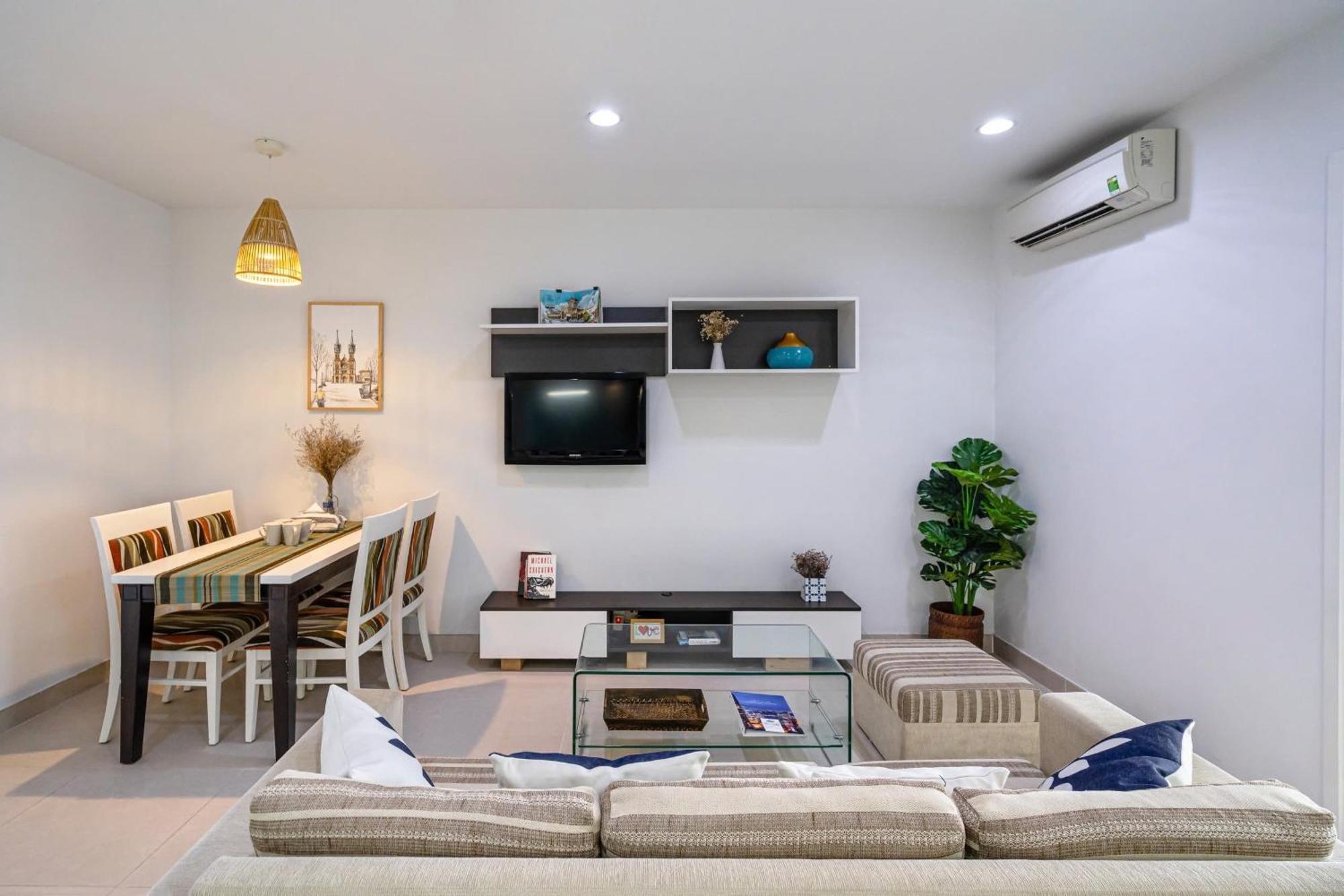 Căn hộ Otis Apartment - Balcony View - Steps From Bui Vien - International Plaza Building - District 1 *