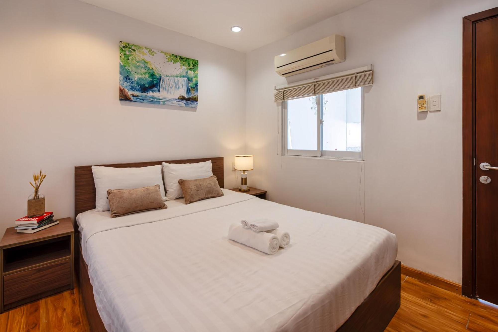 Otis Apartment - Balcony View - Steps From Bui Vien - International Plaza Building - District 1