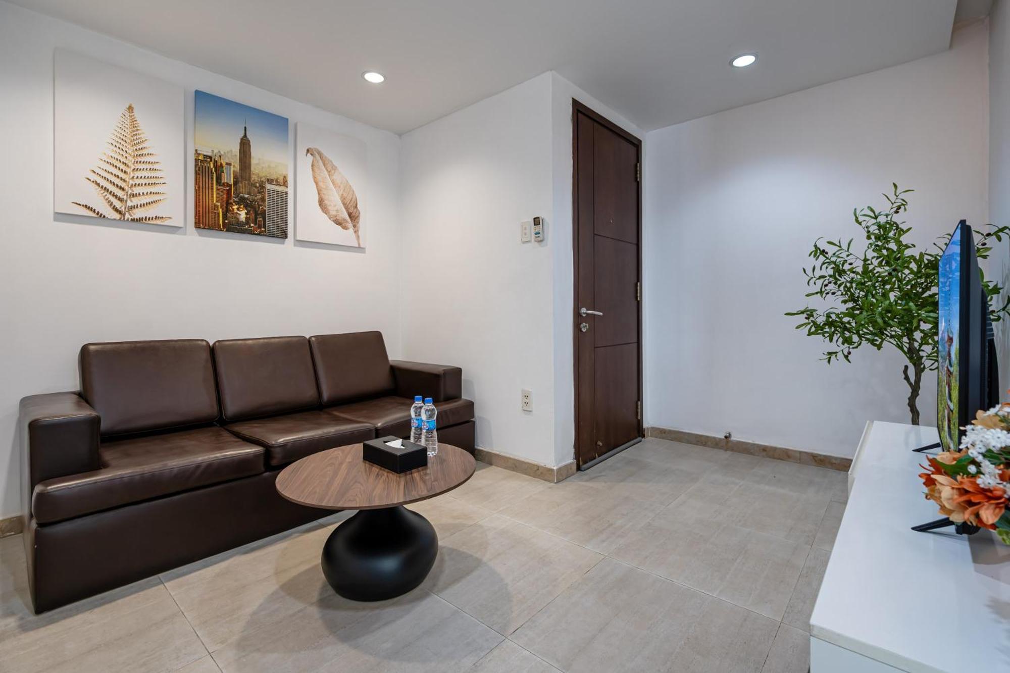 Căn hộ Otis Apartment - Balcony View - Steps From Bui Vien - International Plaza Building - District 1