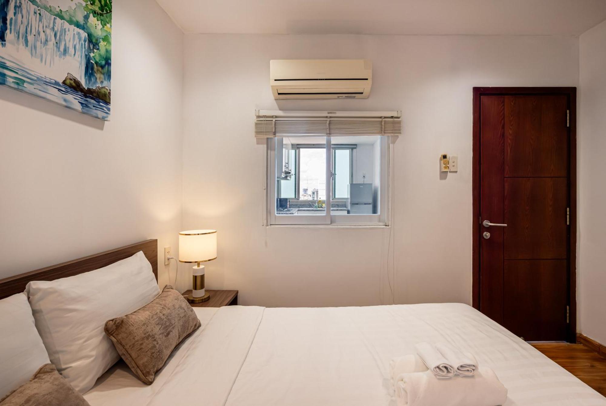 Otis Apartment - Balcony View - Steps From Bui Vien - International Plaza Building - District 1 Căn hộ TP. Hồ Chí Minh