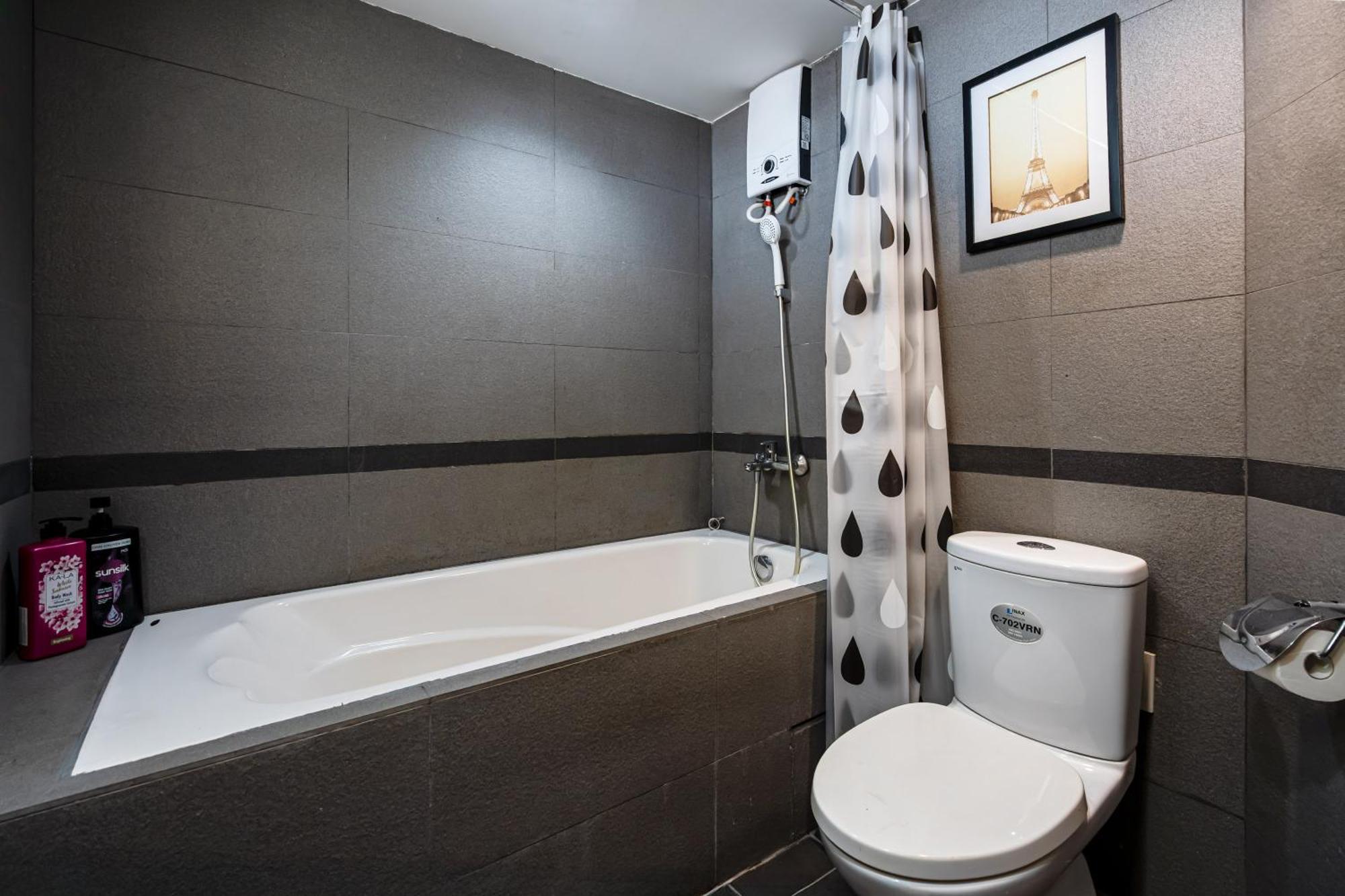 Căn hộ Otis Apartment - Balcony View - Steps From Bui Vien - International Plaza Building - District 1 *
