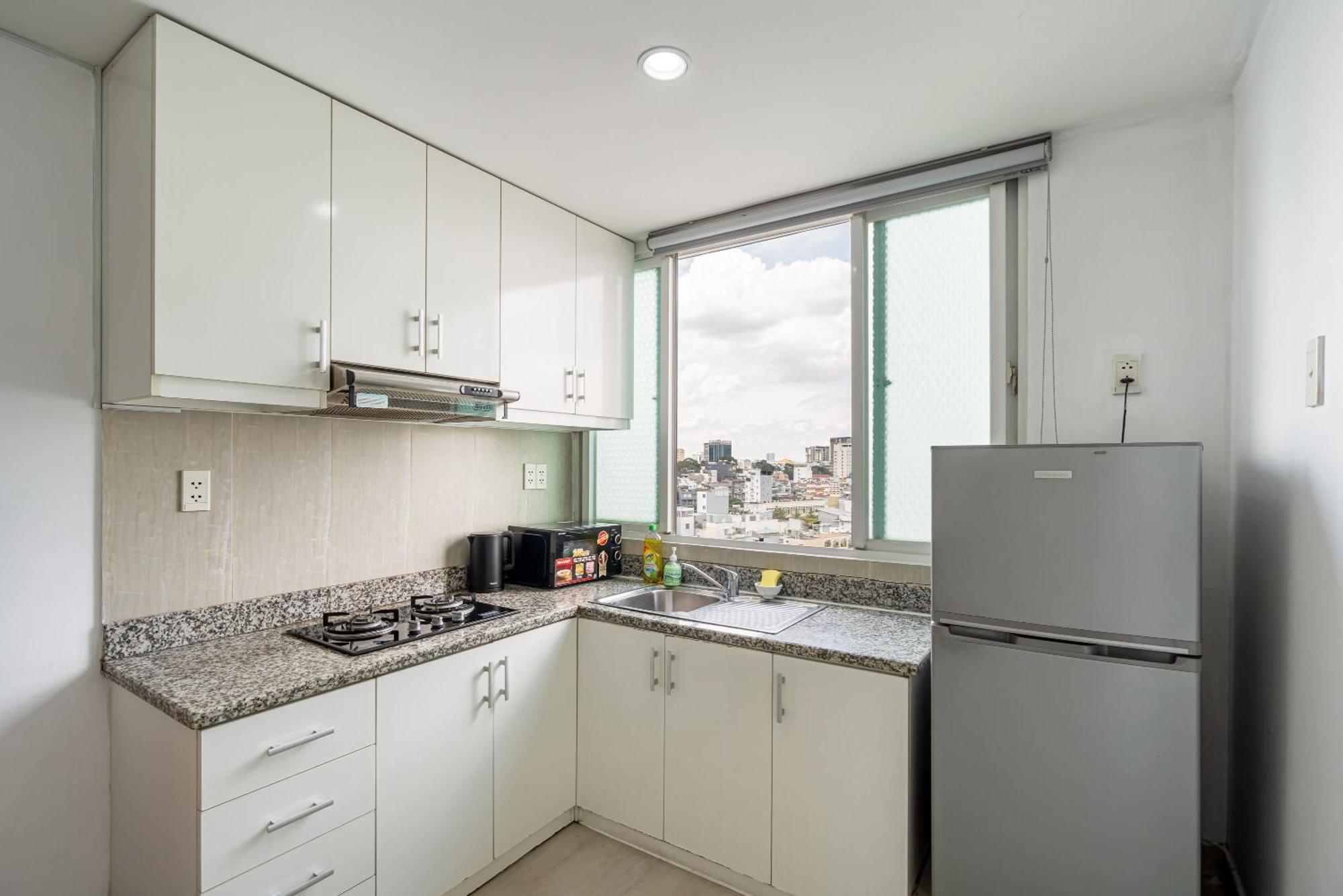 Otis Apartment - Balcony View - Steps From Bui Vien - International Plaza Building - District 1 * TP. Hồ Chí Minh