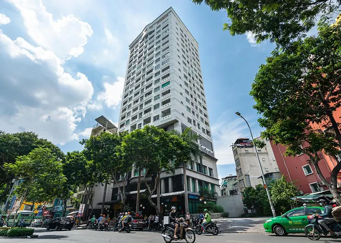 Otis Apartment - Balcony View - Steps From Bui Vien - International Plaza Building - District 1