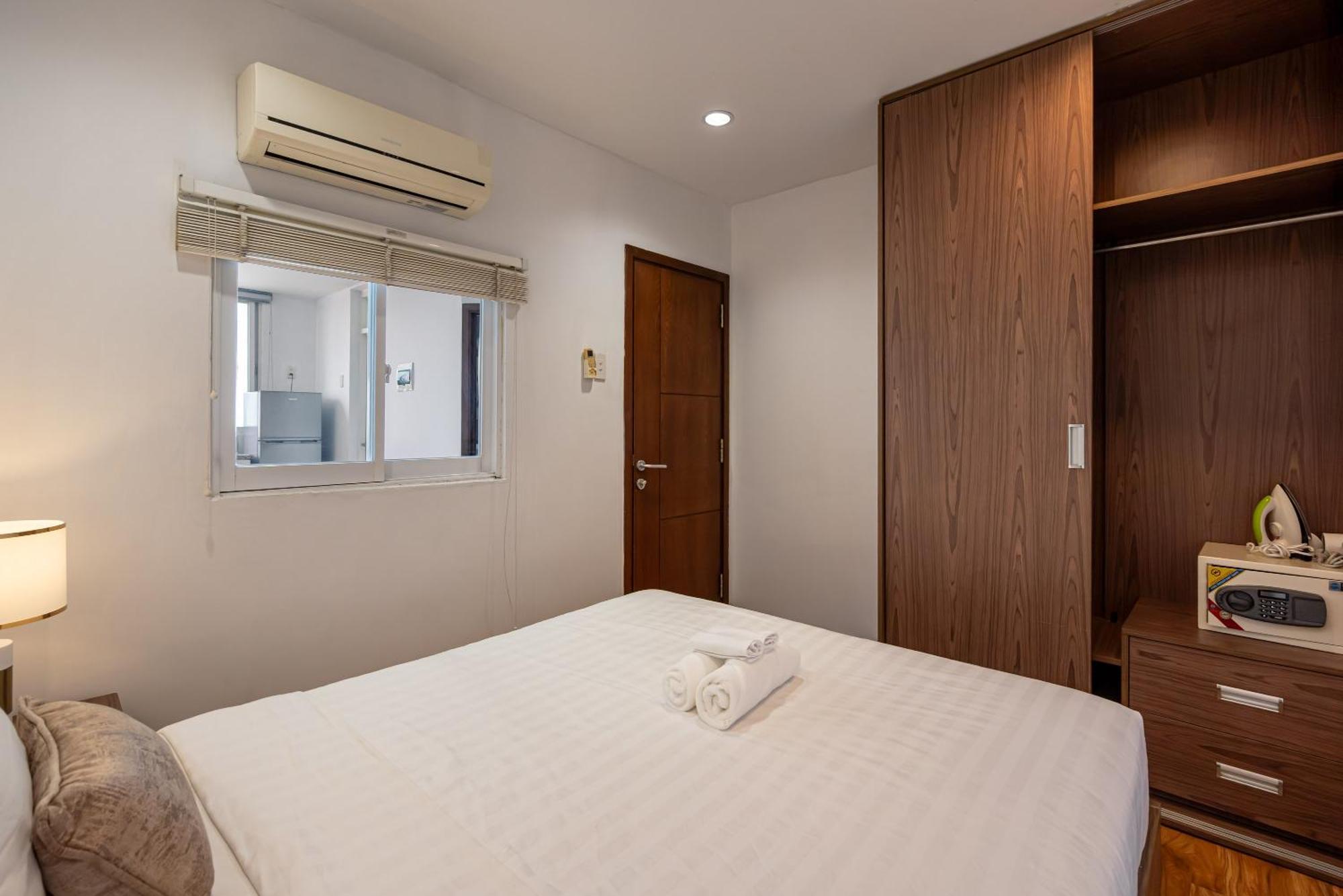 Otis Apartment - Balcony View - Steps From Bui Vien - International Plaza Building - District 1 * Ho Chi Minh City